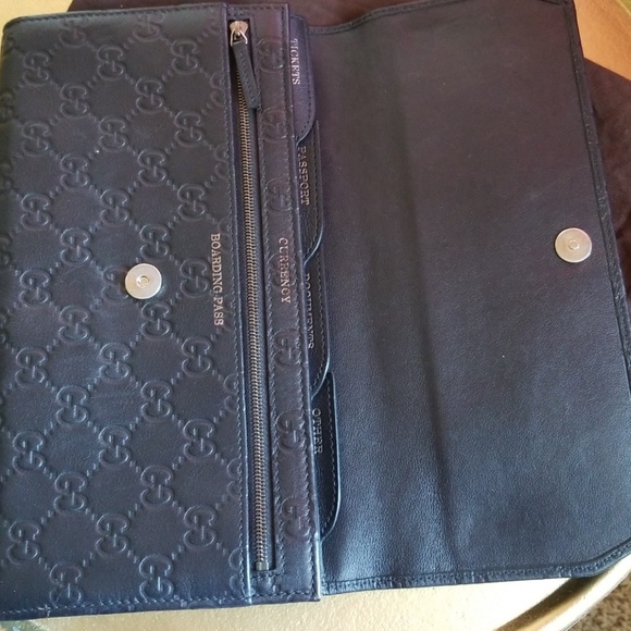 Authentic Gucci Voyager  clutch - Picture 4 of 11